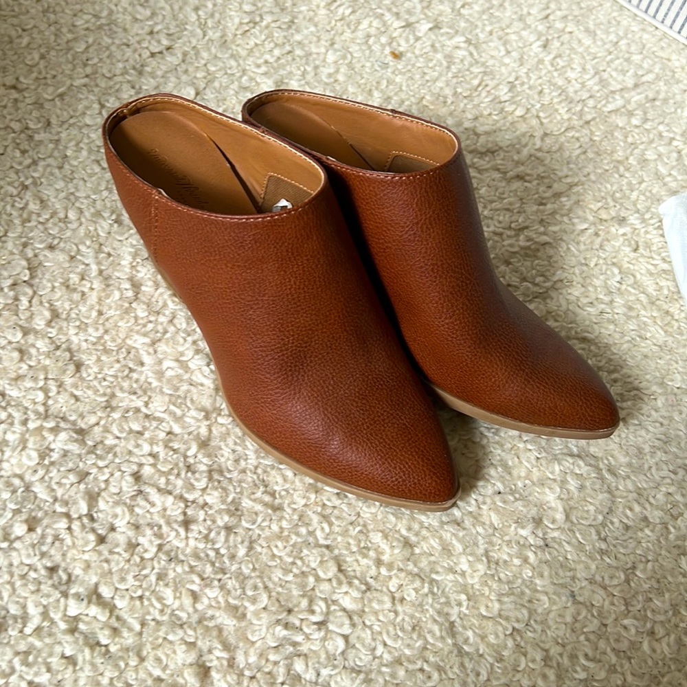 Women’s slide on closed toe heels. Brown faux leather, size 6.5